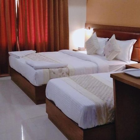 Hotel Crystal Luxury Inn- Bandra Мумбаи Экстерьер фото