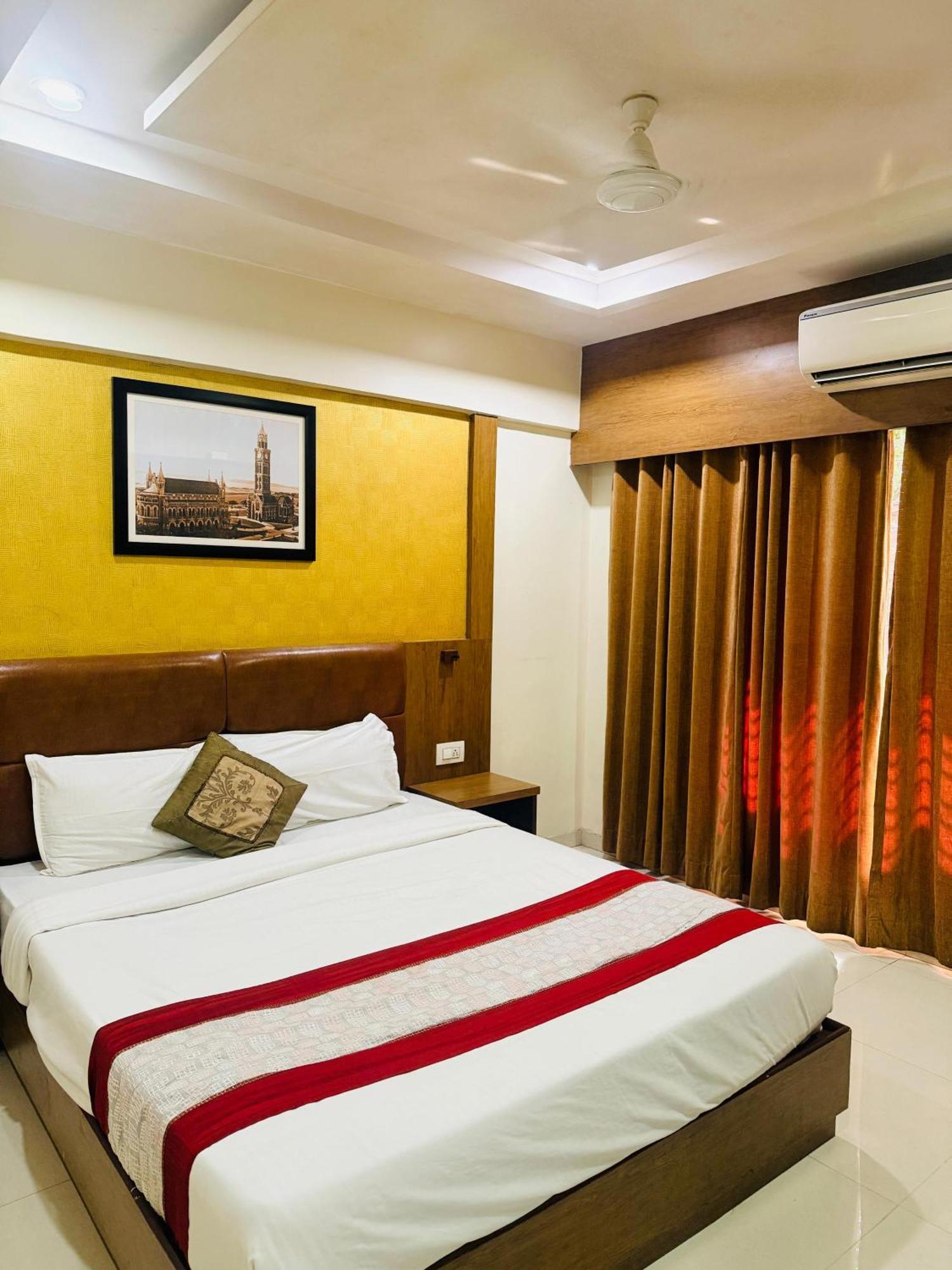 Hotel Crystal Luxury Inn- Bandra Мумбаи Экстерьер фото