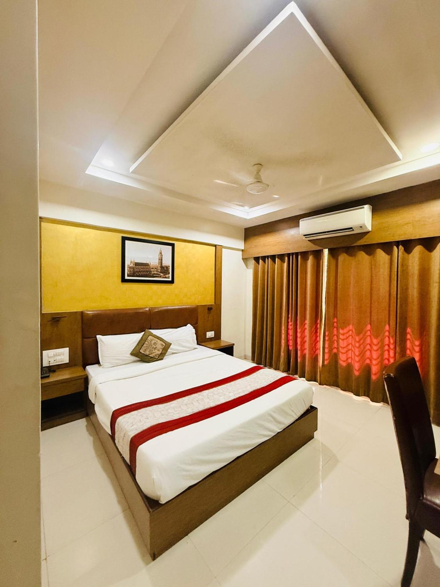 Hotel Crystal Luxury Inn- Bandra Мумбаи Экстерьер фото