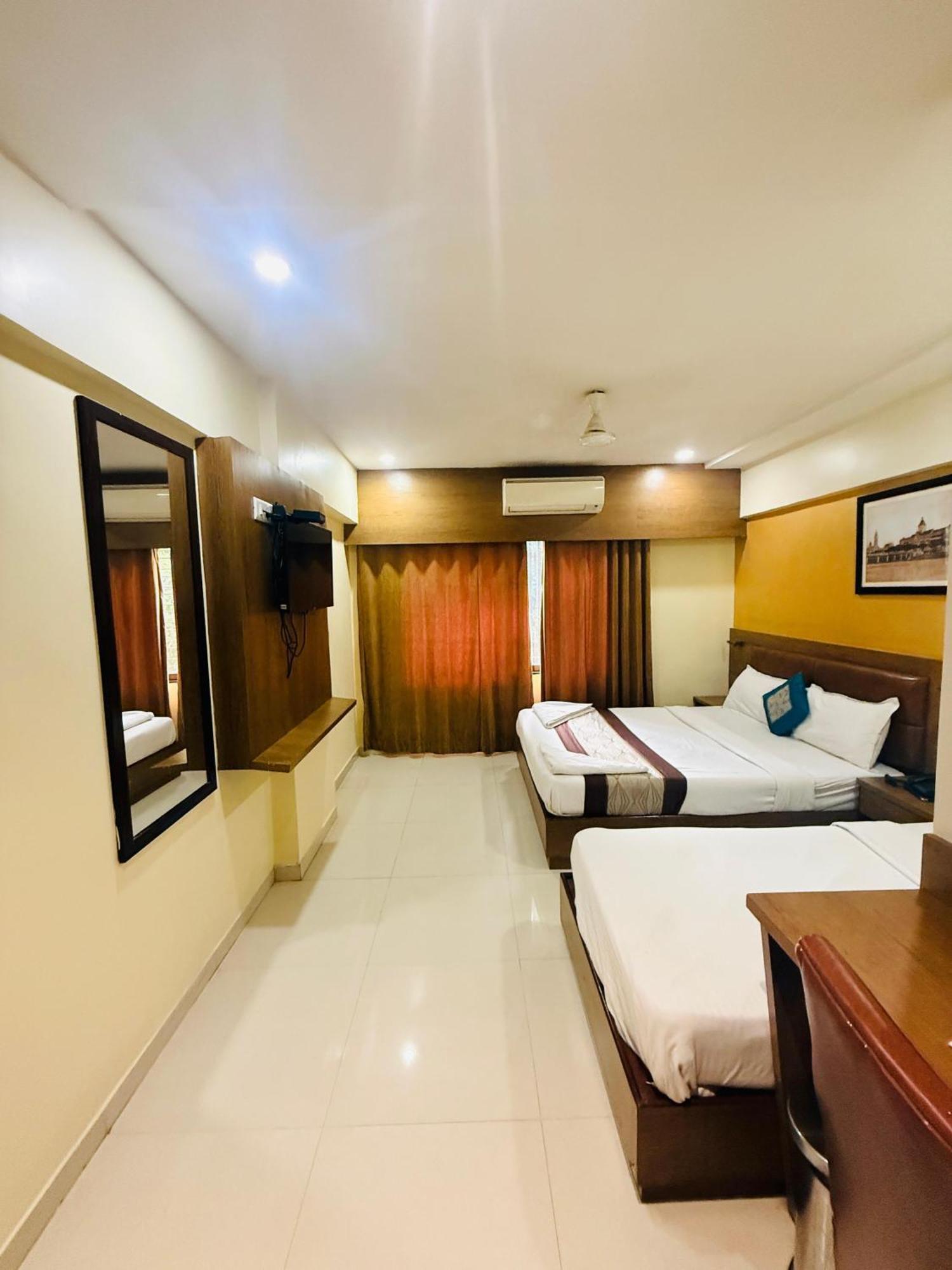 Hotel Crystal Luxury Inn- Bandra Мумбаи Экстерьер фото