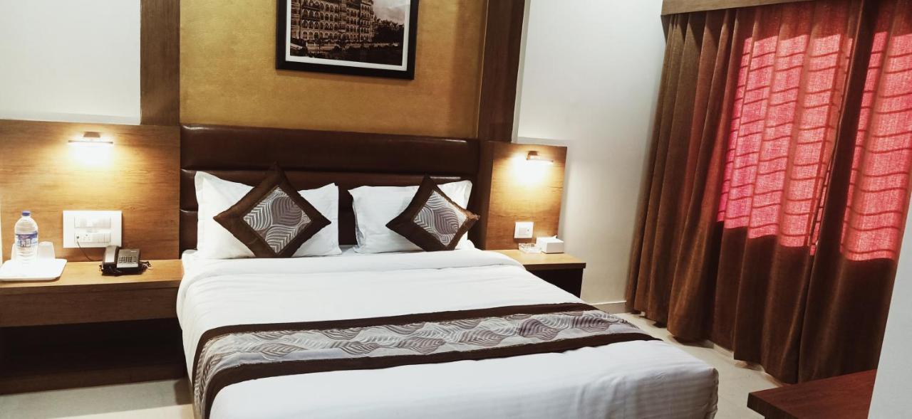 Hotel Crystal Luxury Inn- Bandra Мумбаи Экстерьер фото