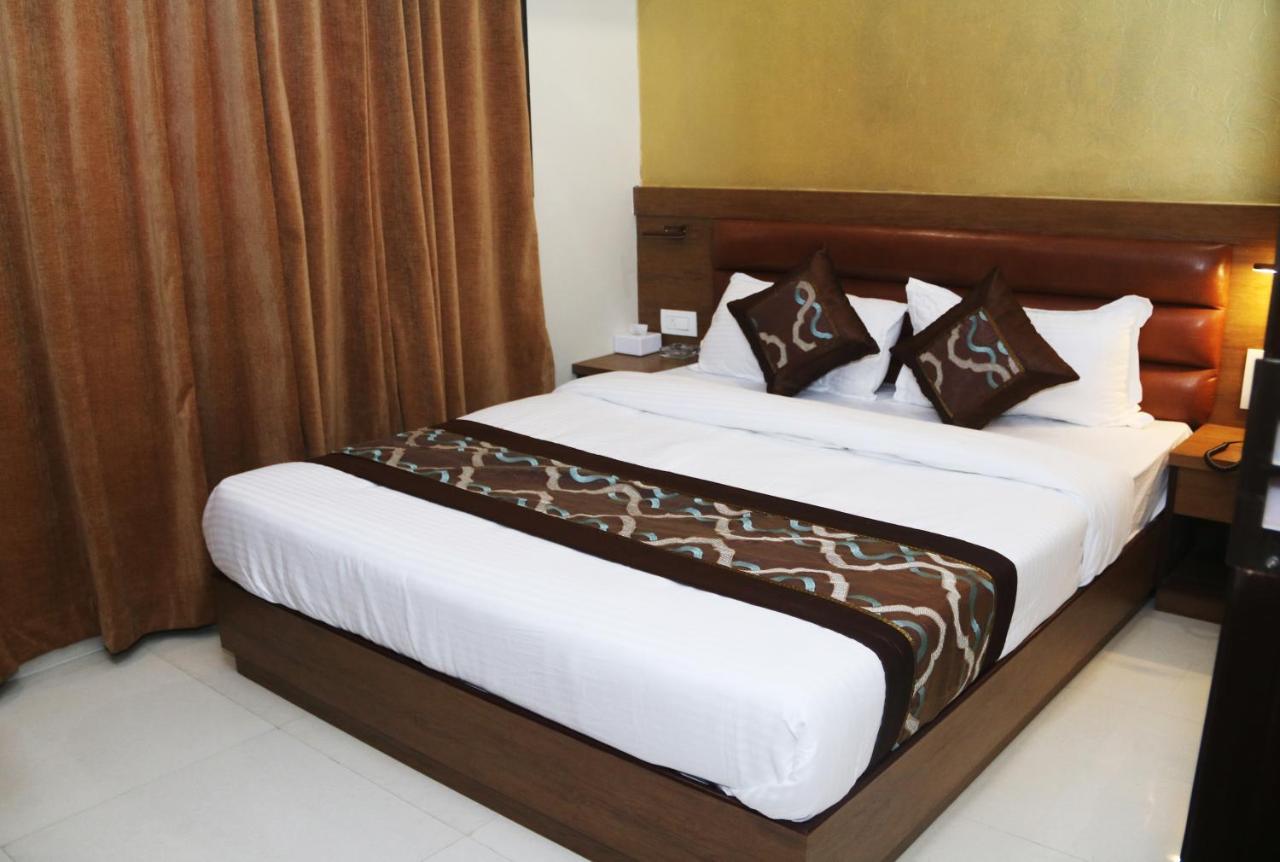 Hotel Crystal Luxury Inn- Bandra Мумбаи Экстерьер фото