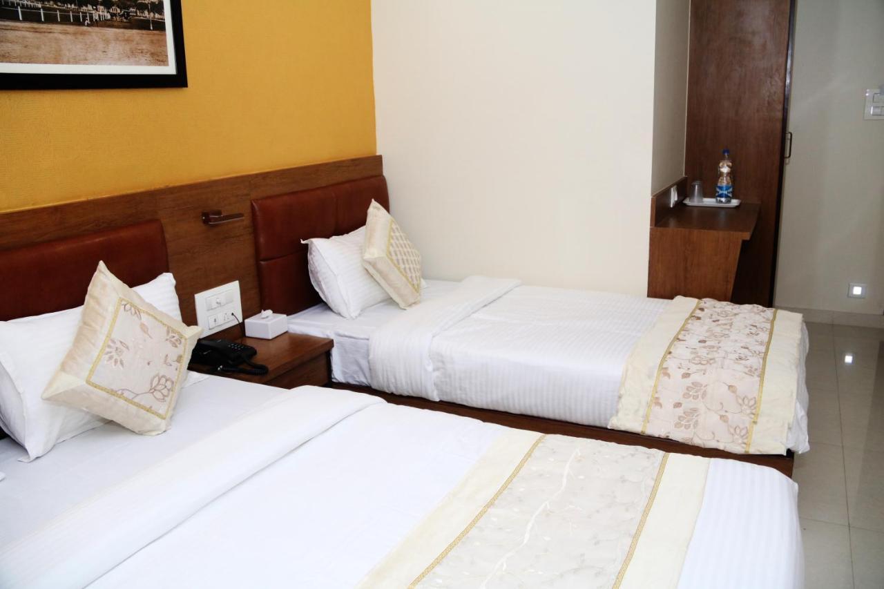 Hotel Crystal Luxury Inn- Bandra Мумбаи Экстерьер фото
